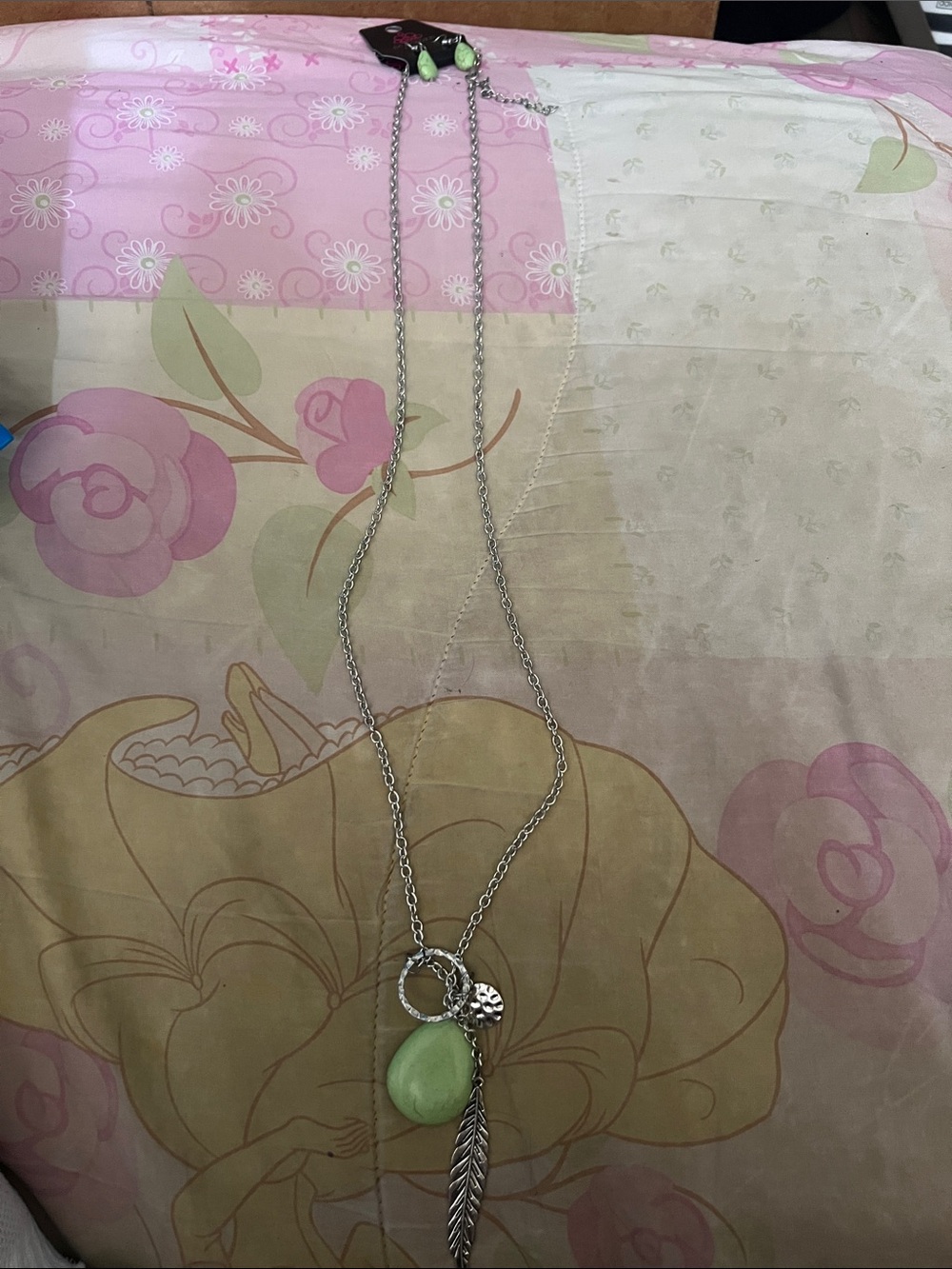 paparazzi Silver-Tone Necklace with Green Teardrop, Feather & Ring Charms